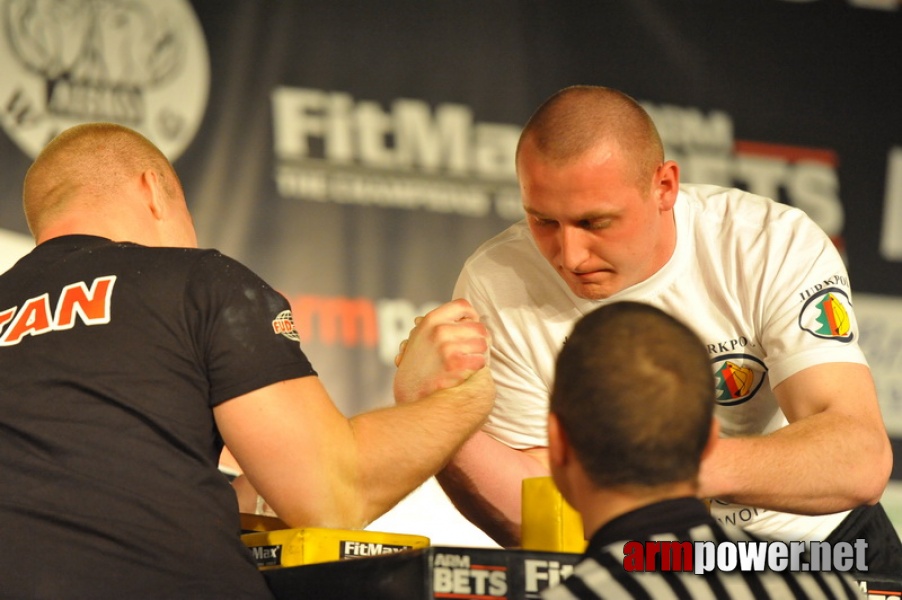 Mistrzostwa Polski 2011 - prawa reka # Siłowanie na ręce # Armwrestling # Armpower.net