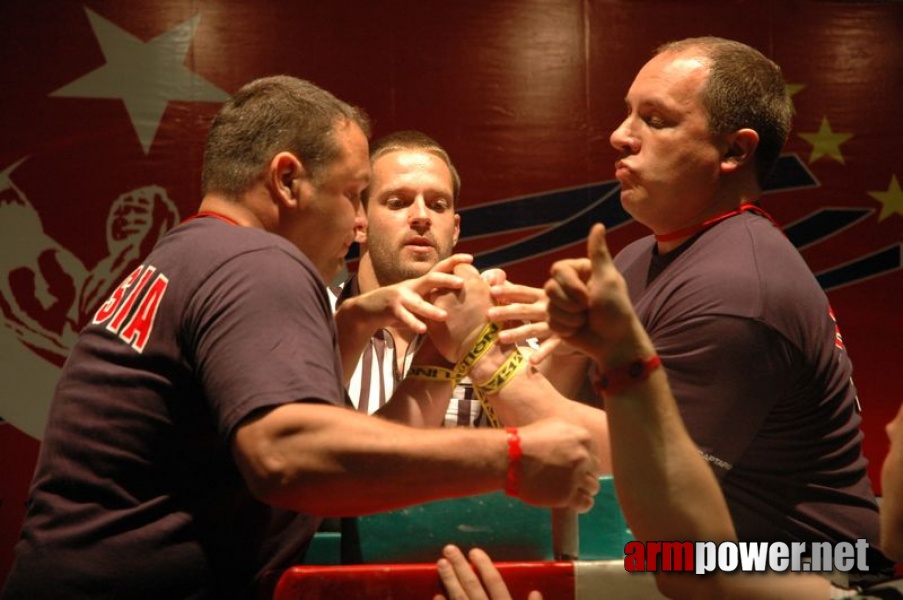 Europeans 2011 - Day 1 # Armwrestling # Armpower.net