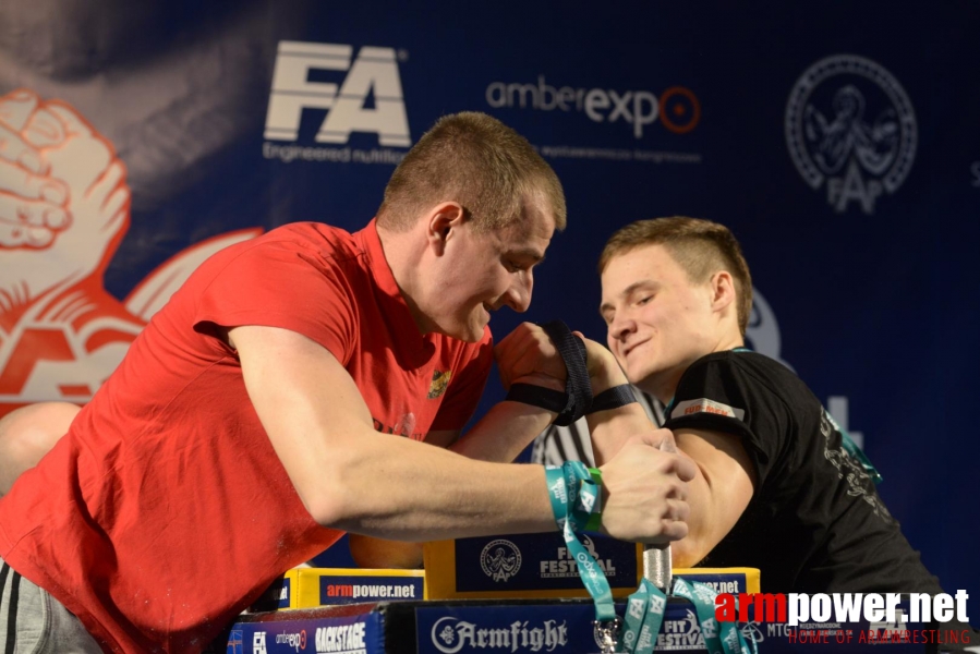 XV MISTRZOSTWA POLSKI - LEWA RĘKA # Siłowanie na ręce # Armwrestling # Armpower.net