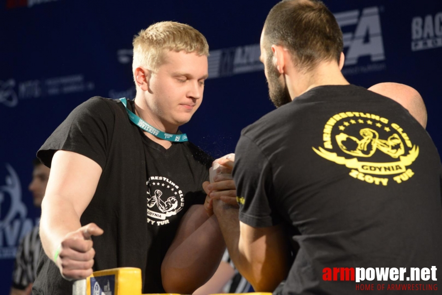 XV MISTRZOSTWA POLSKI - LEWA RĘKA # Siłowanie na ręce # Armwrestling # Armpower.net