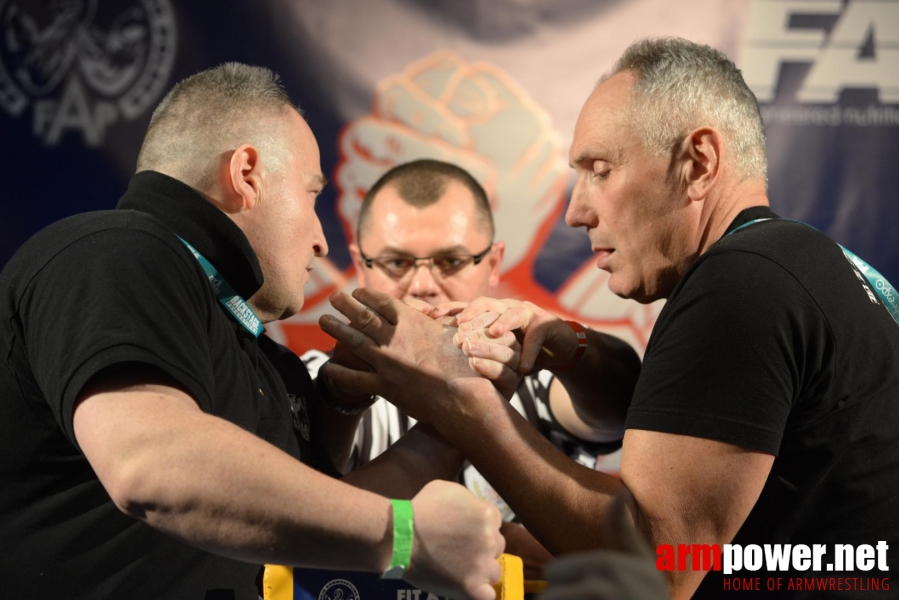 XV MISTRZOSTWA POLSKI - LEWA RĘKA # Siłowanie na ręce # Armwrestling # Armpower.net