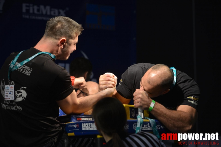 XV MISTRZOSTWA POLSKI - PRAWA RĘKA # Siłowanie na ręce # Armwrestling # Armpower.net