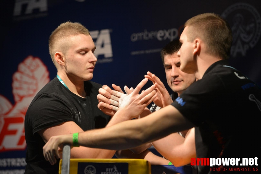 XV MISTRZOSTWA POLSKI - PRAWA RĘKA # Siłowanie na ręce # Armwrestling # Armpower.net