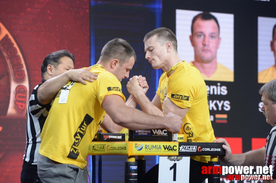 Zloty Tur 2015 by Mark Kazus - Left Hand # Armwrestling # Armpower.net