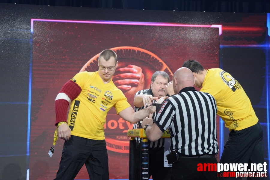 Zloty Tur 2015 by Mark Kazus - Left Hand # Armwrestling # Armpower.net