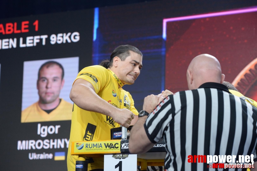 Zloty Tur 2015 by Mark Kazus - Left Hand # Siłowanie na ręce # Armwrestling # Armpower.net