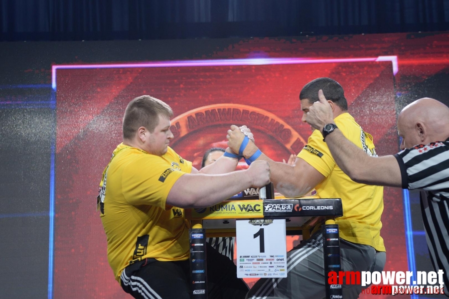 Zloty Tur 2015 by Mark Kazus - Left Hand # Siłowanie na ręce # Armwrestling # Armpower.net