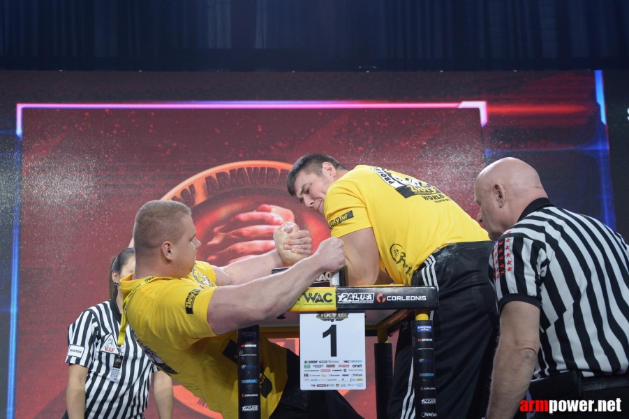 Zloty Tur 2015 by Mark Kazus - Left Hand # Armwrestling # Armpower.net