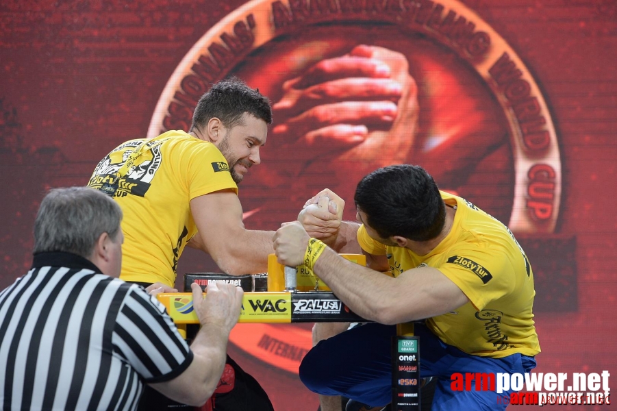 Zloty Tur 2015 by Mark Kazus - Right Hand # Armwrestling # Armpower.net