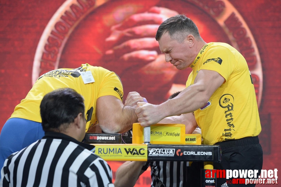 Zloty Tur 2015 by Mark Kazus - Right Hand # Armwrestling # Armpower.net