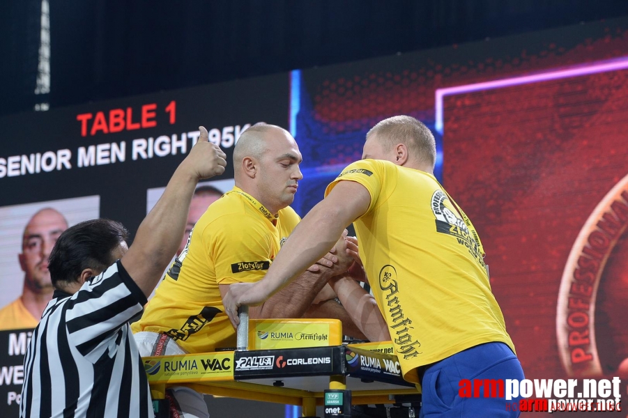 Zloty Tur 2015 by Mark Kazus - Right Hand # Armwrestling # Armpower.net