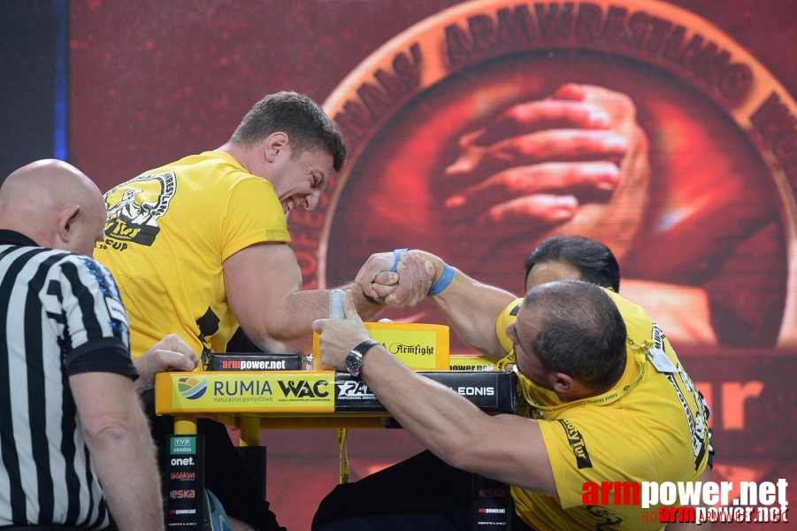 Zloty Tur 2015 by Mark Kazus - Right Hand # Armwrestling # Armpower.net