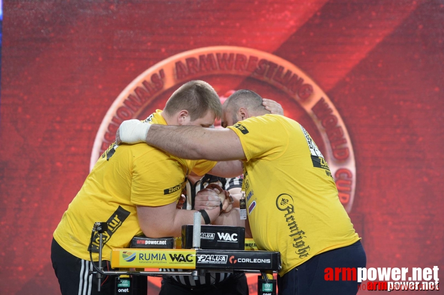 Zloty Tur 2015 by Mark Kazus - Right Hand # Armwrestling # Armpower.net