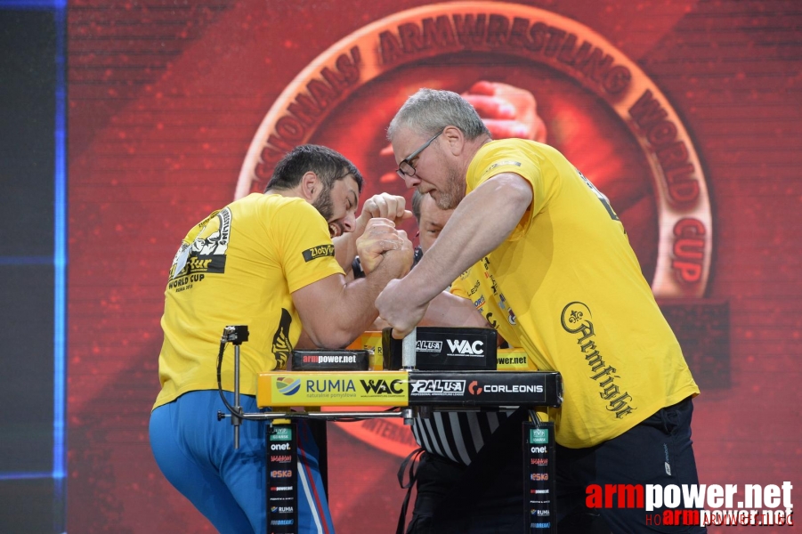 Zloty Tur 2015 by Mark Kazus - Right Hand # Armwrestling # Armpower.net