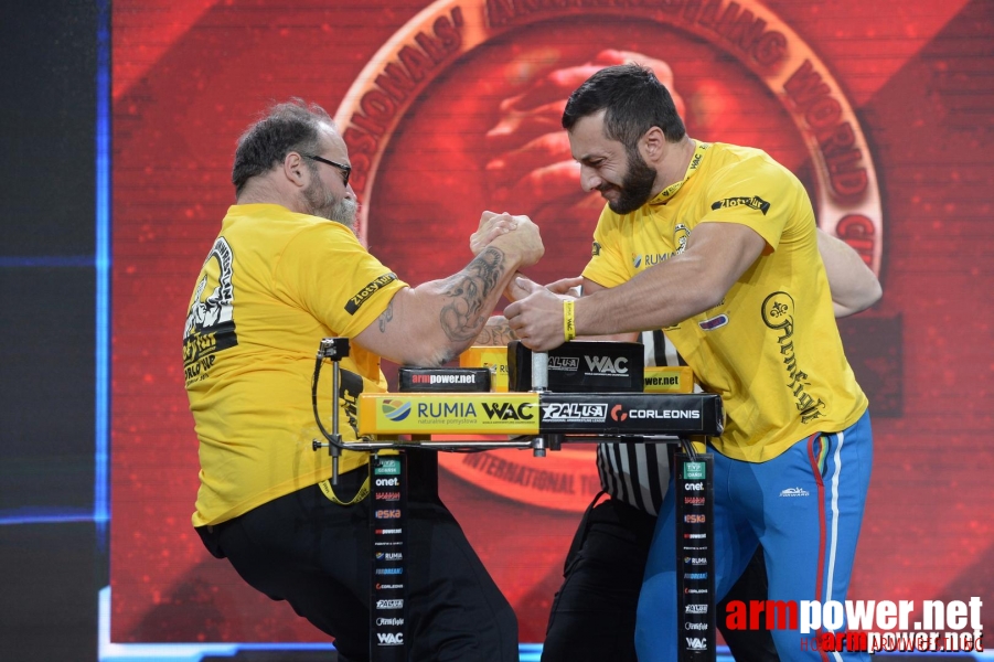 Zloty Tur 2015 by Mark Kazus - Right Hand # Armwrestling # Armpower.net