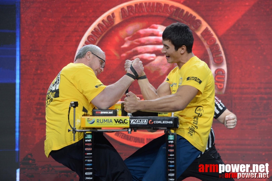 Zloty Tur 2015 by Mark Kazus - Right Hand # Siłowanie na ręce # Armwrestling # Armpower.net