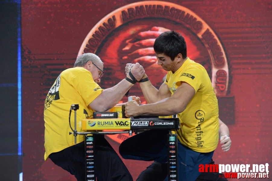 Zloty Tur 2015 by Mark Kazus - Right Hand # Armwrestling # Armpower.net