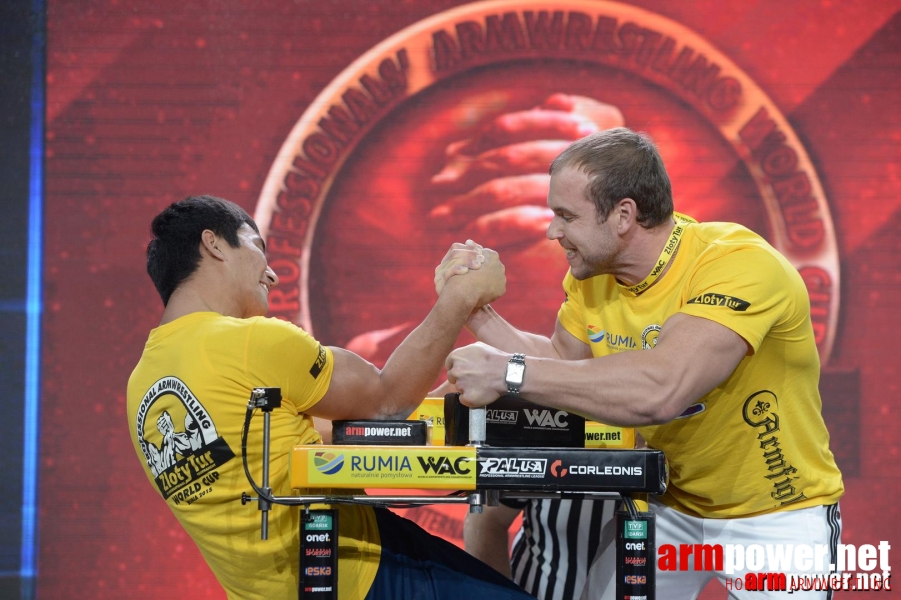 Zloty Tur 2015 by Mark Kazus - Right Hand # Armwrestling # Armpower.net