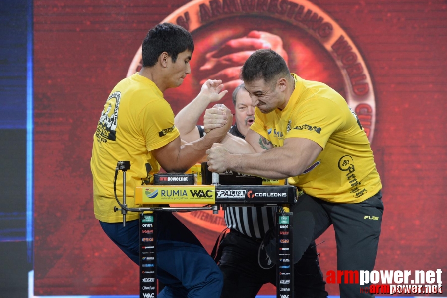 Zloty Tur 2015 by Mark Kazus - Right Hand # Armwrestling # Armpower.net