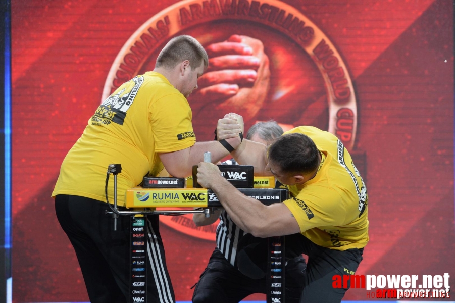 Zloty Tur 2015 by Mark Kazus - Right Hand # Armwrestling # Armpower.net