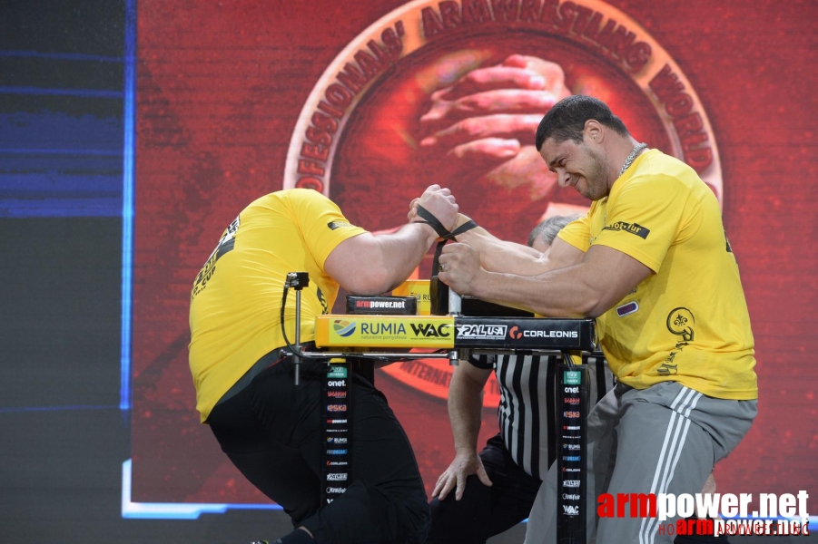 Zloty Tur 2015 by Mark Kazus - Right Hand # Armwrestling # Armpower.net