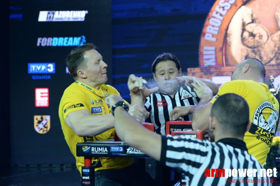 Zloty Tur 2016 - left hand by Mark Kazus # Armwrestling # Armpower.net