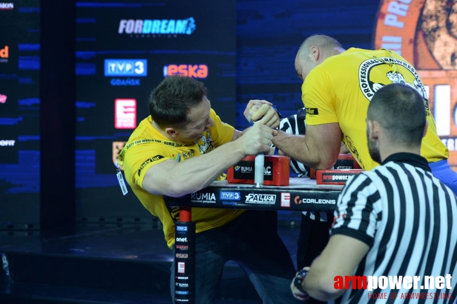 Zloty Tur 2016 - left hand by Mark Kazus # Armwrestling # Armpower.net