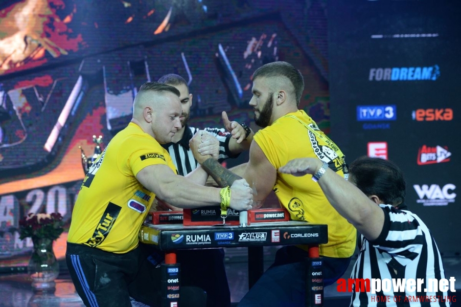 Zloty Tur 2016 - left hand by Mark Kazus # Armwrestling # Armpower.net