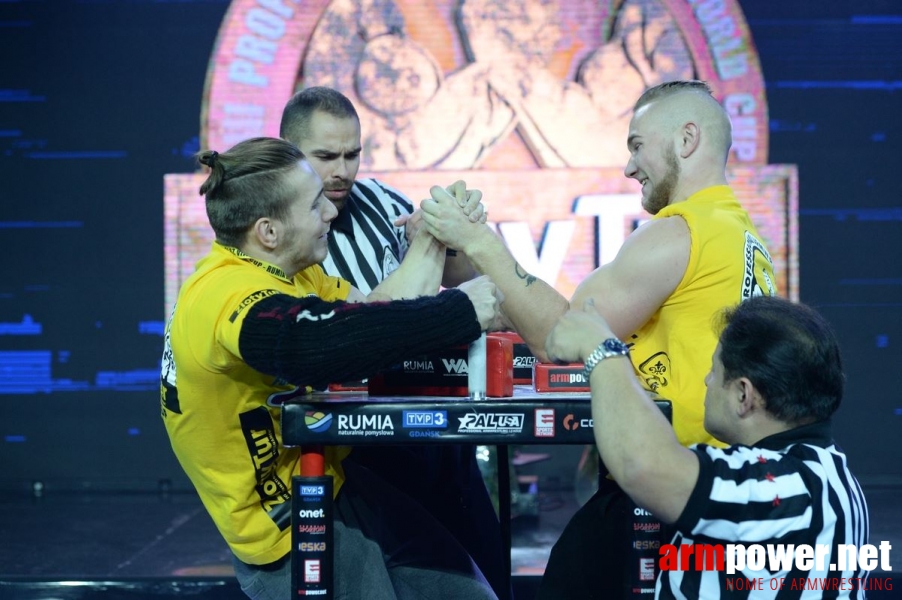 Zloty Tur 2016 - left hand by Mark Kazus # Armwrestling # Armpower.net