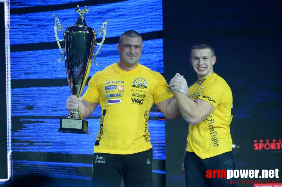 Zloty Tur 2016 - left hand by Mark Kazus # Armwrestling # Armpower.net