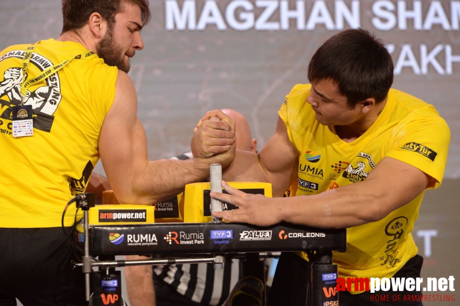 Zloty Tur 2017 - right hand finals # Armwrestling # Armpower.net