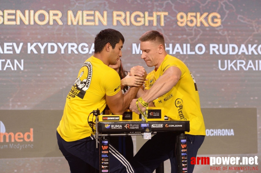 Zloty Tur 2017 - right hand finals # Armwrestling # Armpower.net