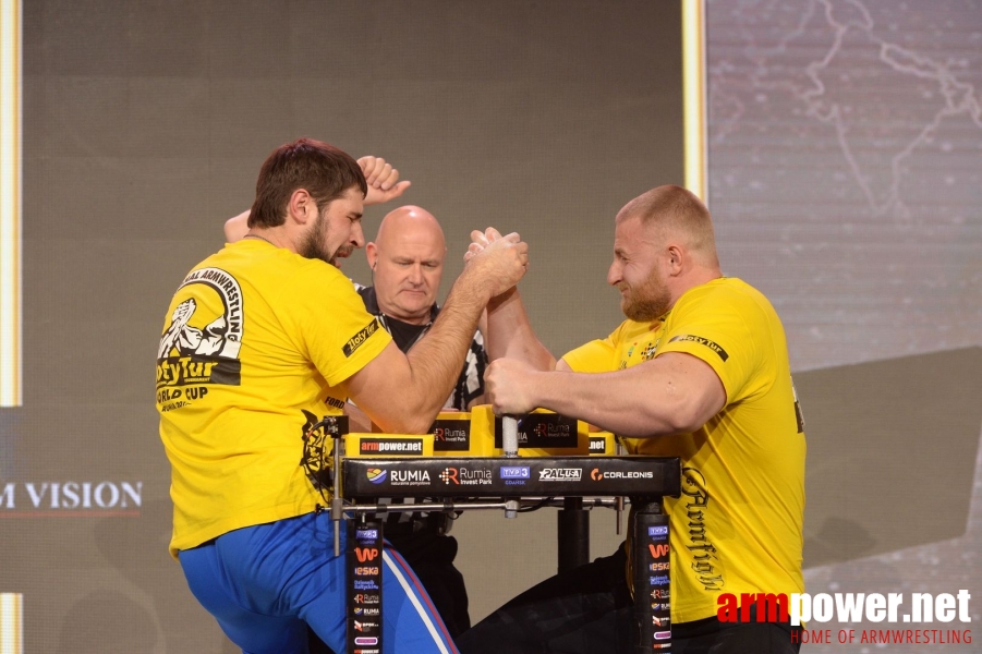 Zloty Tur 2017 - right hand finals # Armwrestling # Armpower.net