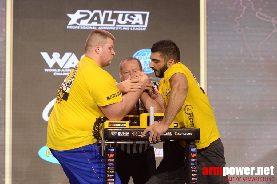 Zloty Tur 2017 - right hand finals # Armwrestling # Armpower.net