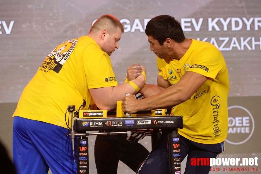 Zloty Tur 2017 - right hand finals # Armwrestling # Armpower.net