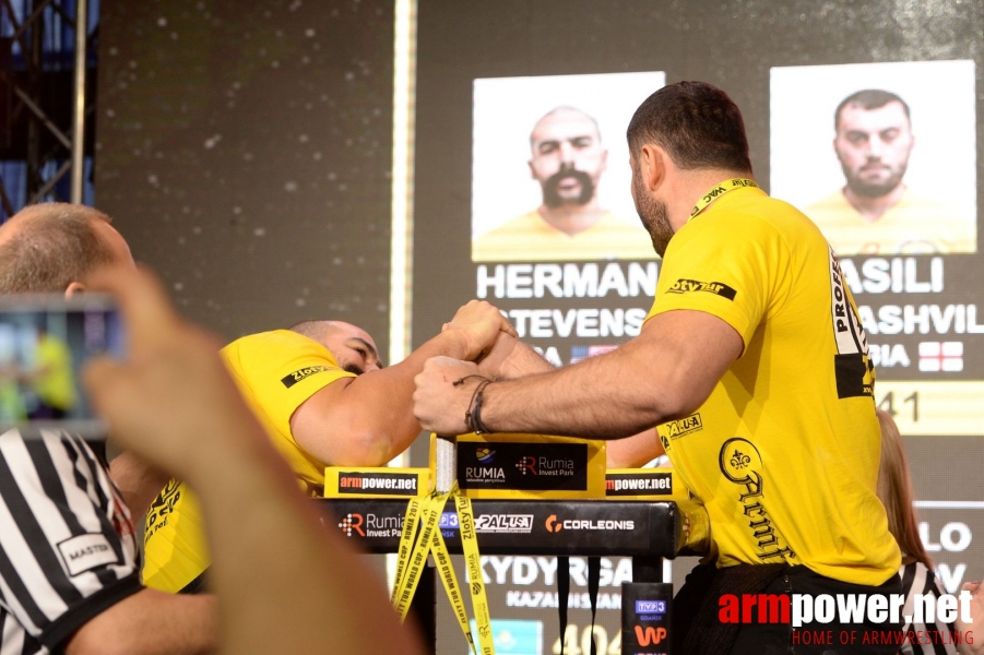 Zloty Tur 2017 - right hand eliminations # Armwrestling # Armpower.net